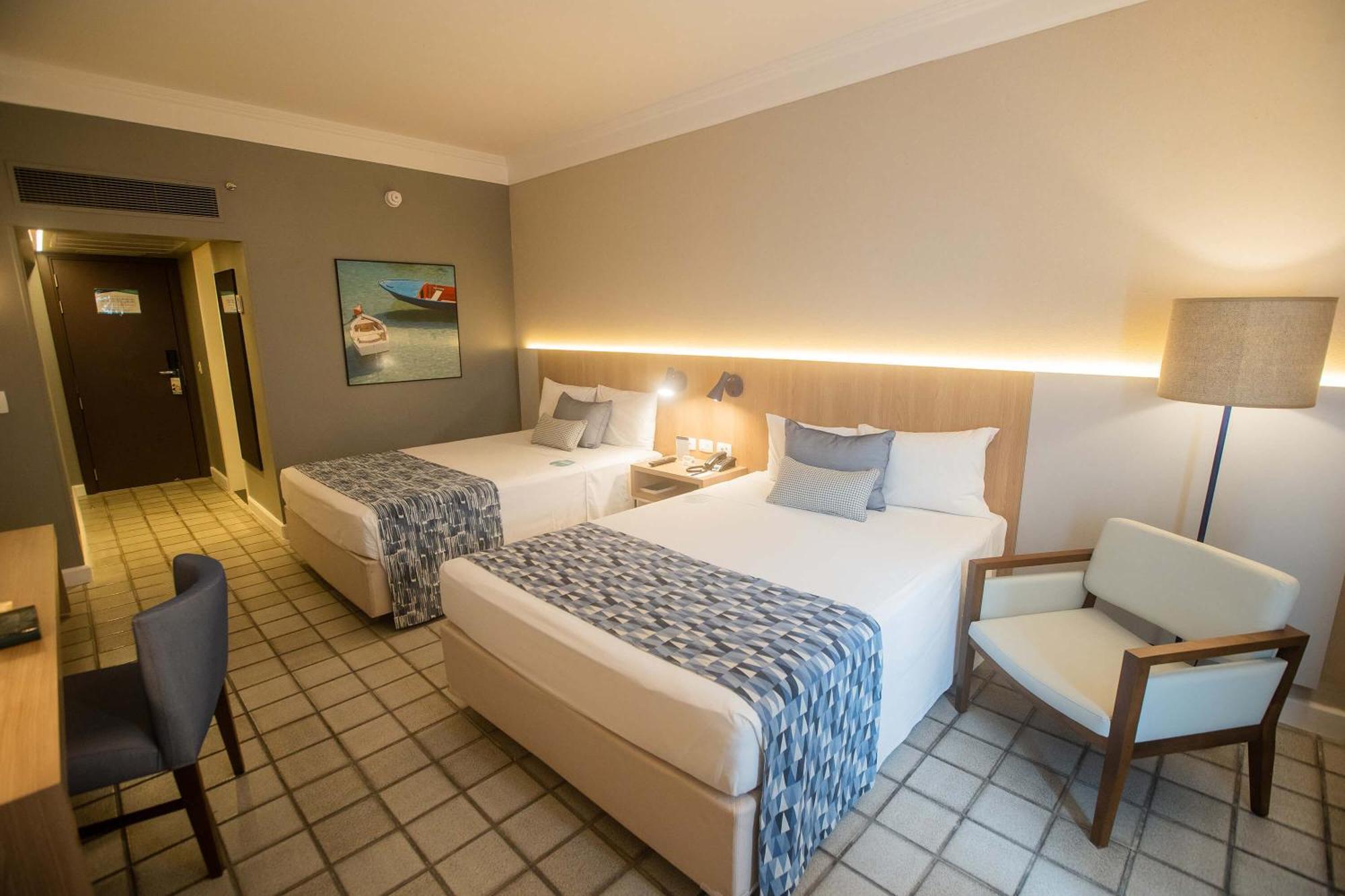 Hotel Deville Prime Salvador Luaran gambar A room at the hotel
