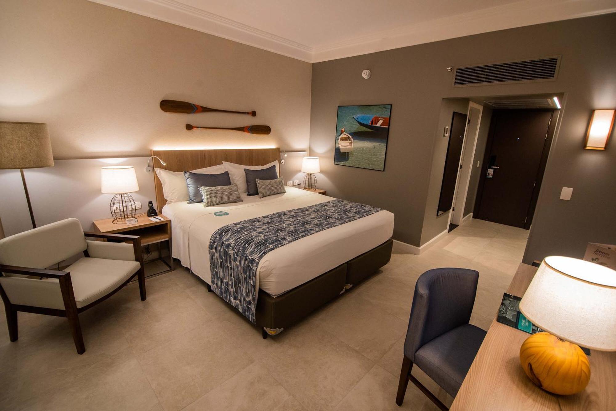 Hotel Deville Prime Salvador Luaran gambar A room at the hotel