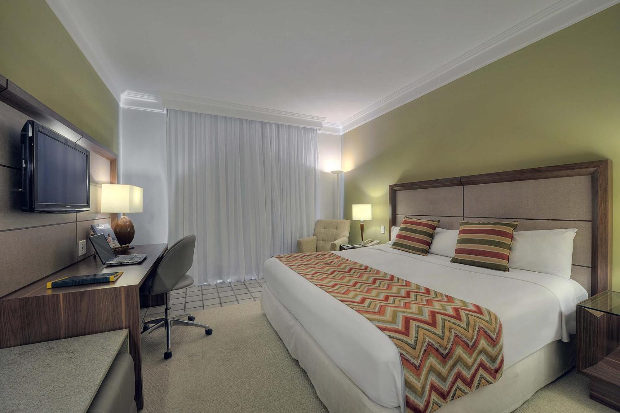 Hotel Deville Prime Salvador Luaran gambar A room at the hotel