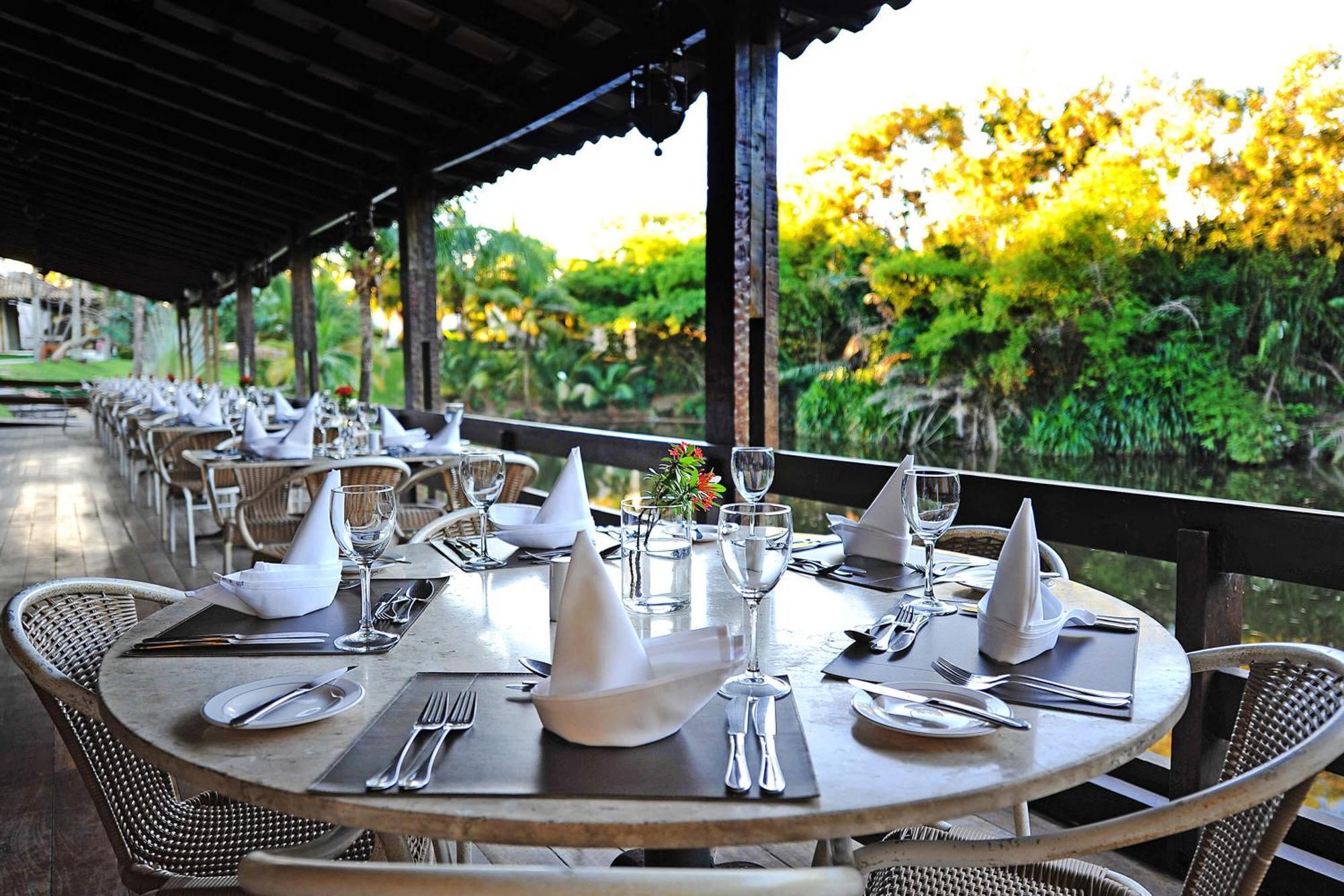 Hotel Deville Prime Salvador Luaran gambar The restaurant at the hotel