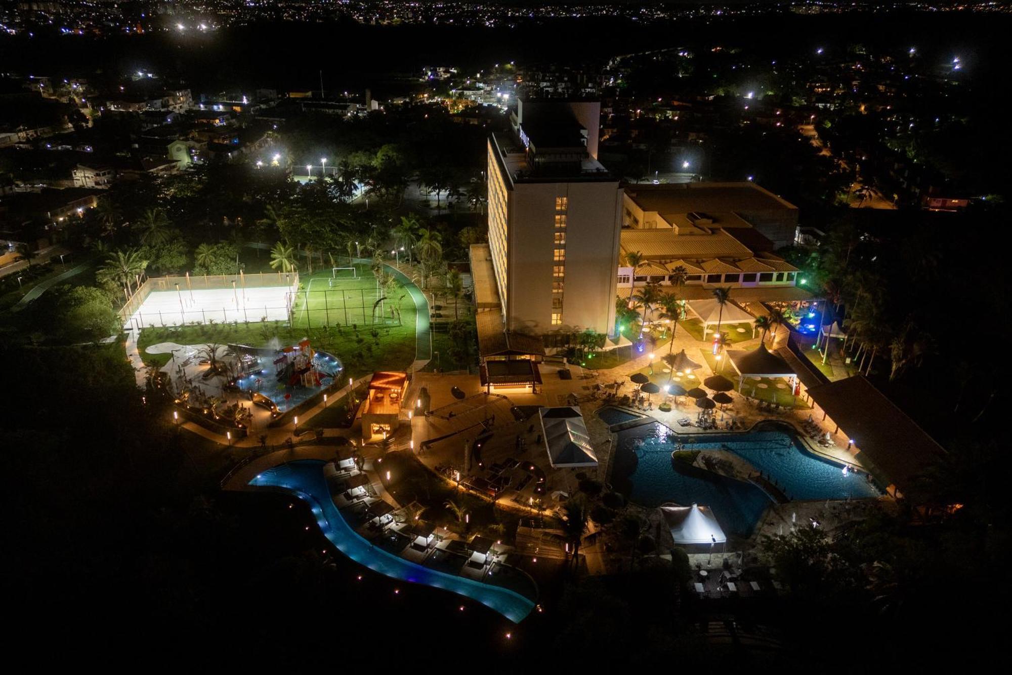 Hotel Deville Prime Salvador Luaran gambar Aerial view of the hotel at night