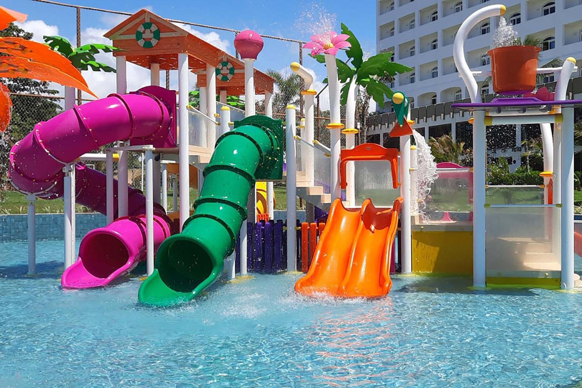 Hotel Deville Prime Salvador Luaran gambar Water park