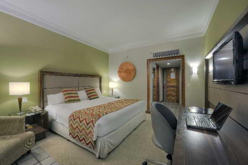 Hotel Deville Prime Salvador Luaran gambar A room at the hotel